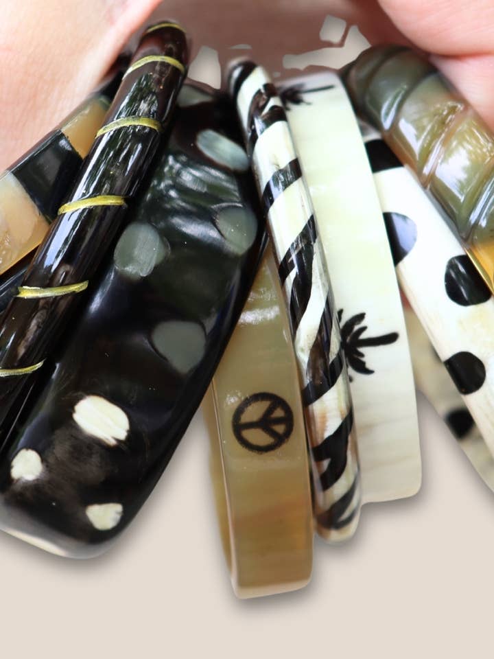 Hornarmband 10mm Peace Svart 04 för wholesale av JolieJulie-MaLune-VentiLLo