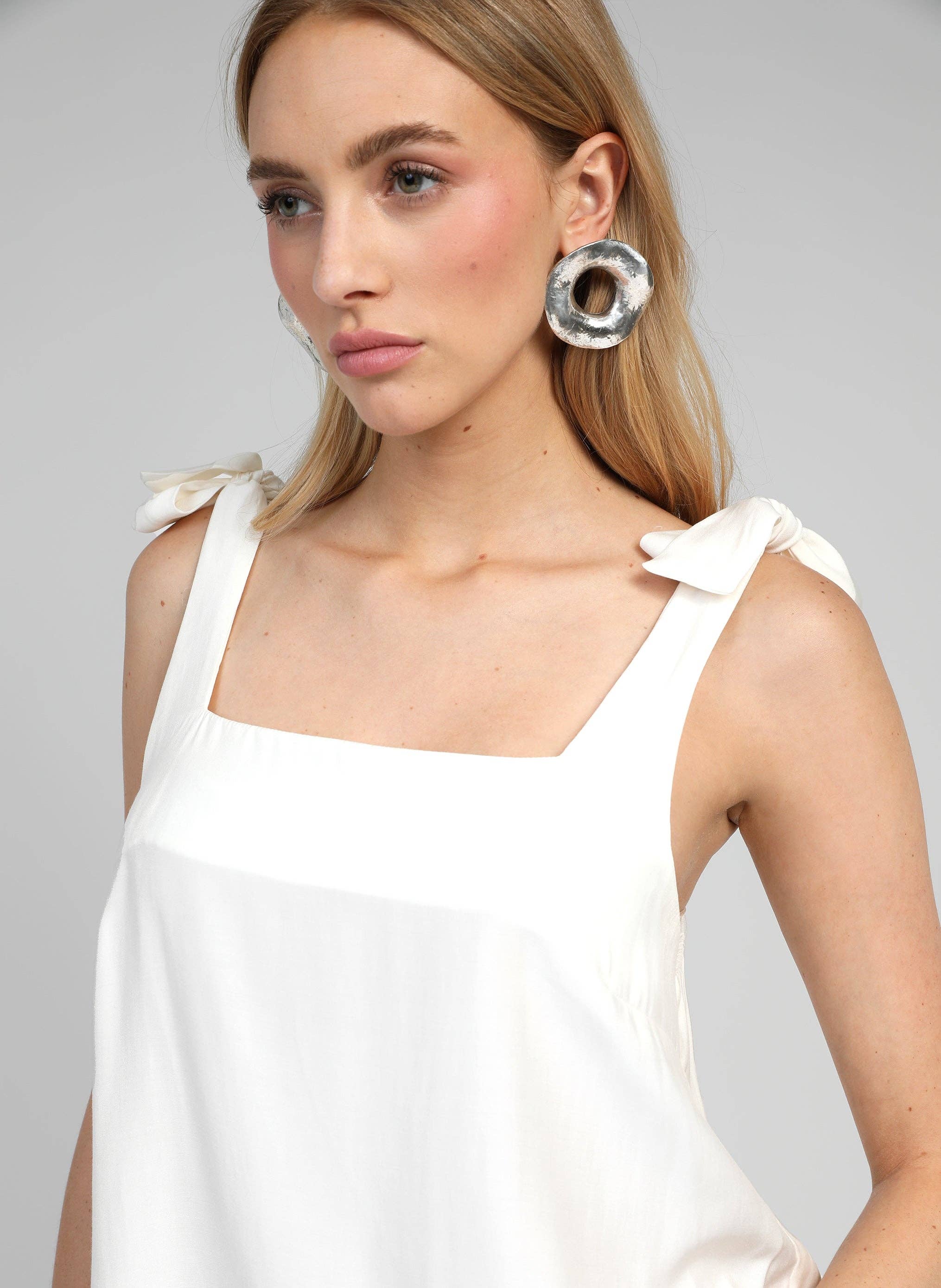 An'ge – Engroshandel Bluse - Dame – KONY tanktop i off-white1