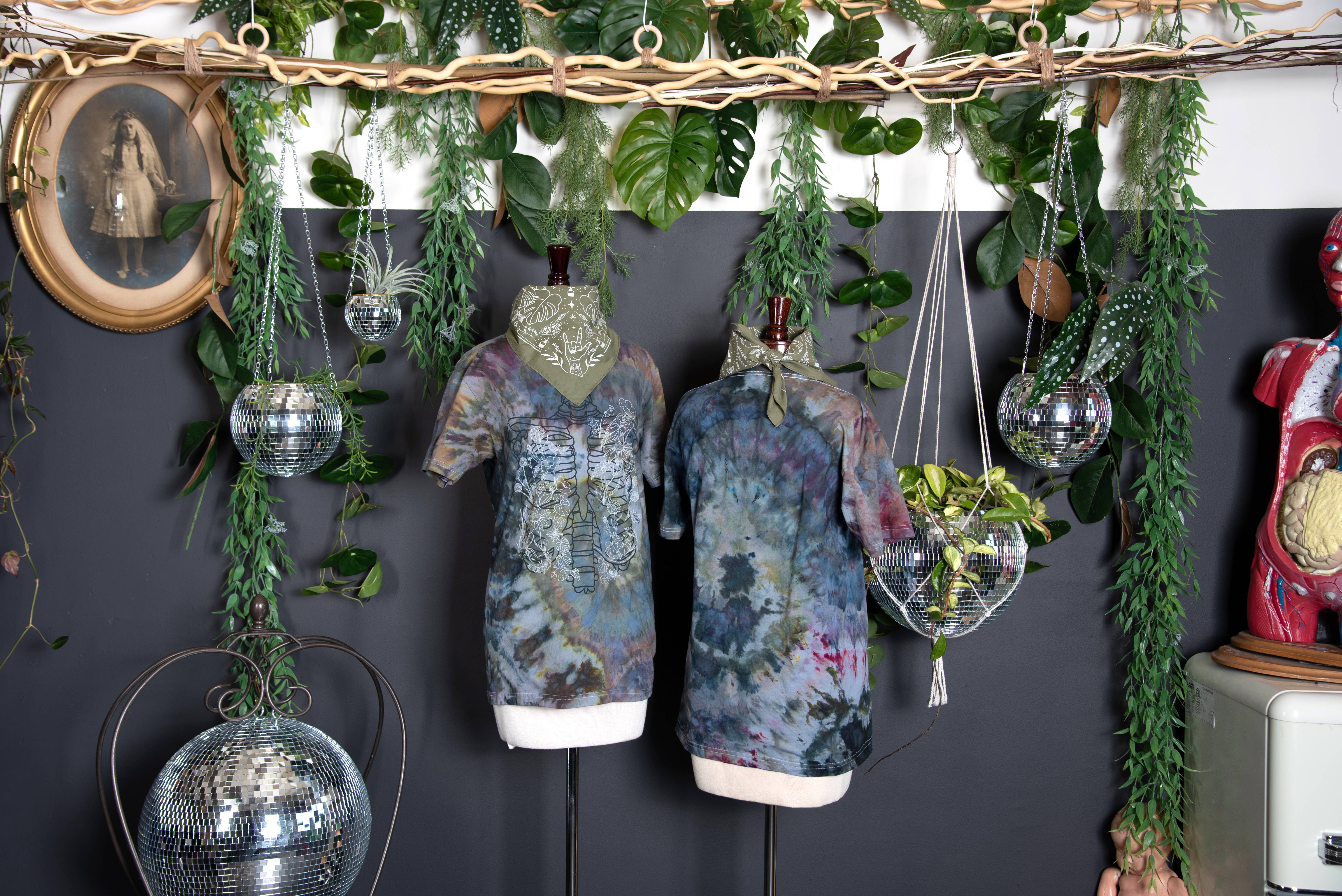 Variegate Design - Vendita all'ingrosso Maglietta serigrafata - Donna - T-shirt Ice Dyed | I fiori cresceranno6