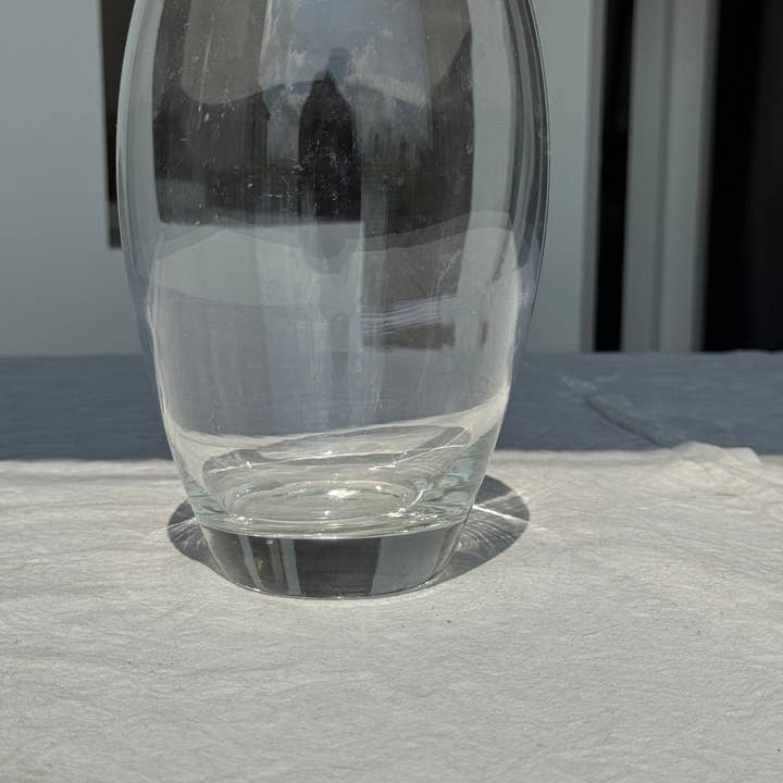 Transparent glass vase H22 for wholesale on Faire3