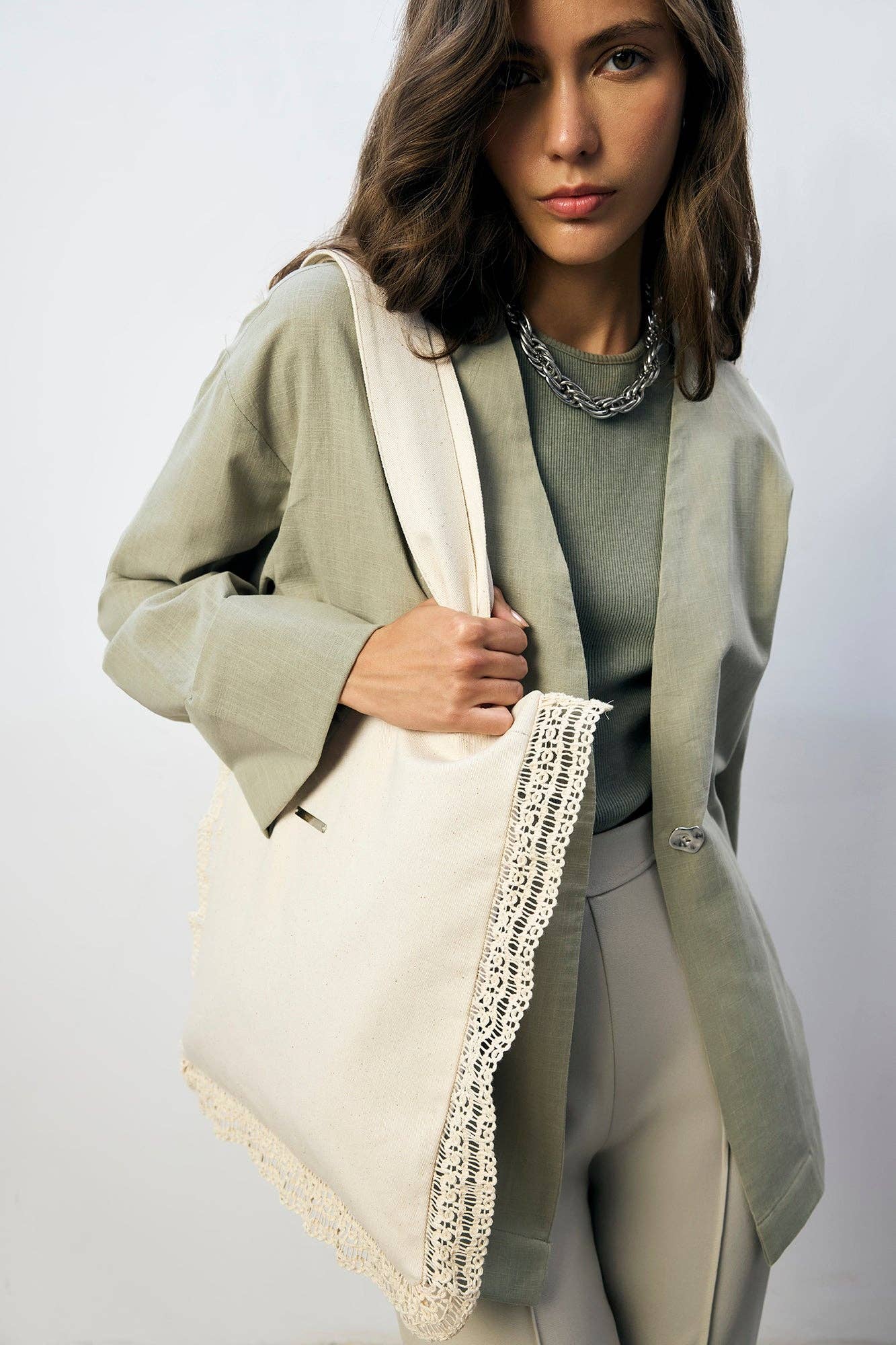 Krem LACE TRIM CANVAS TOTE BAG – EVERYDAY CHIC for wholesale on Faire1