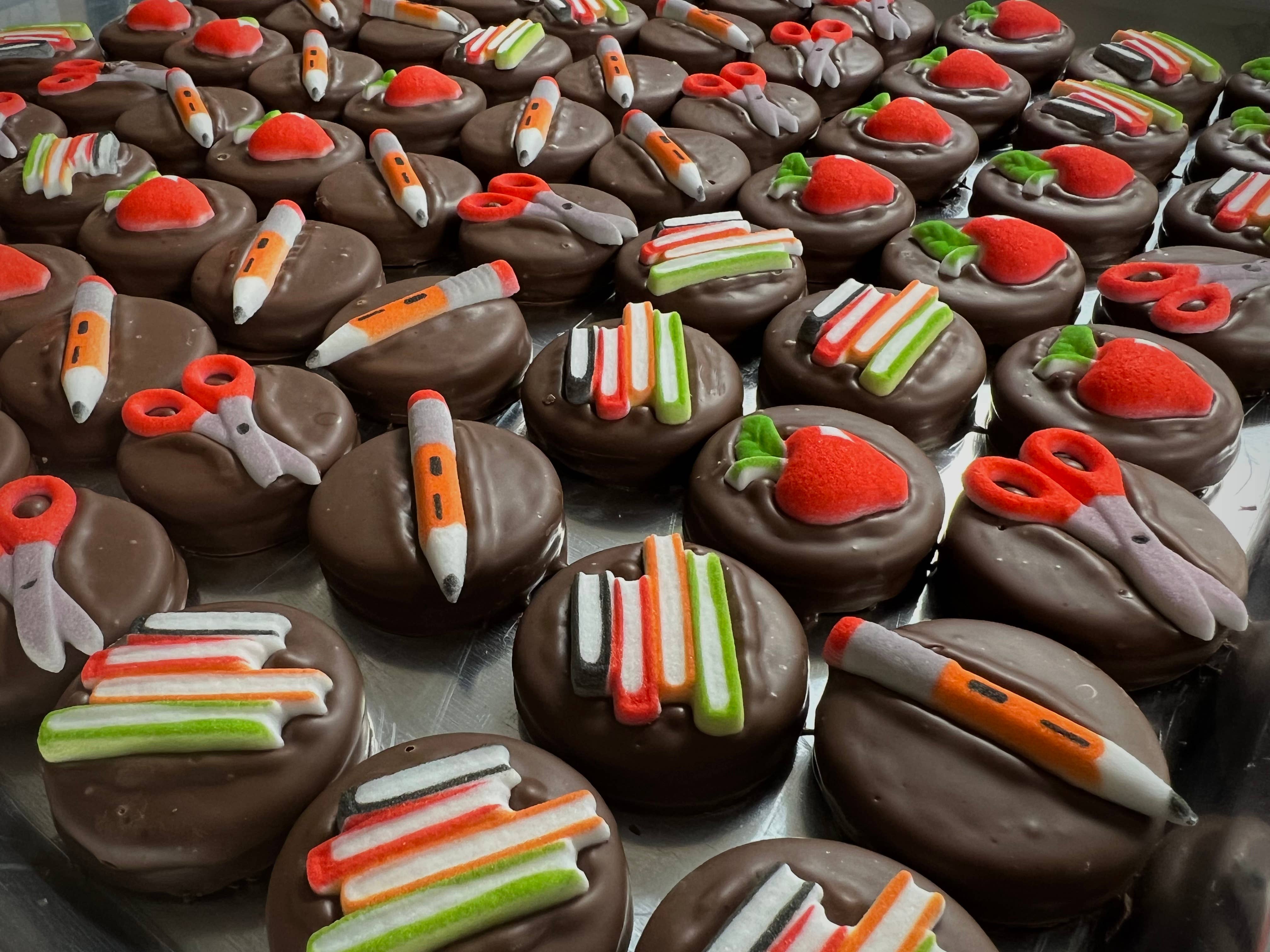 O'Shea's Candies Sweet Shop - Wholesale Chocolate Covered Sweets - O’Oreo “School -College-Teacher Theme” ✏️📚 Milk Choc 3PK1