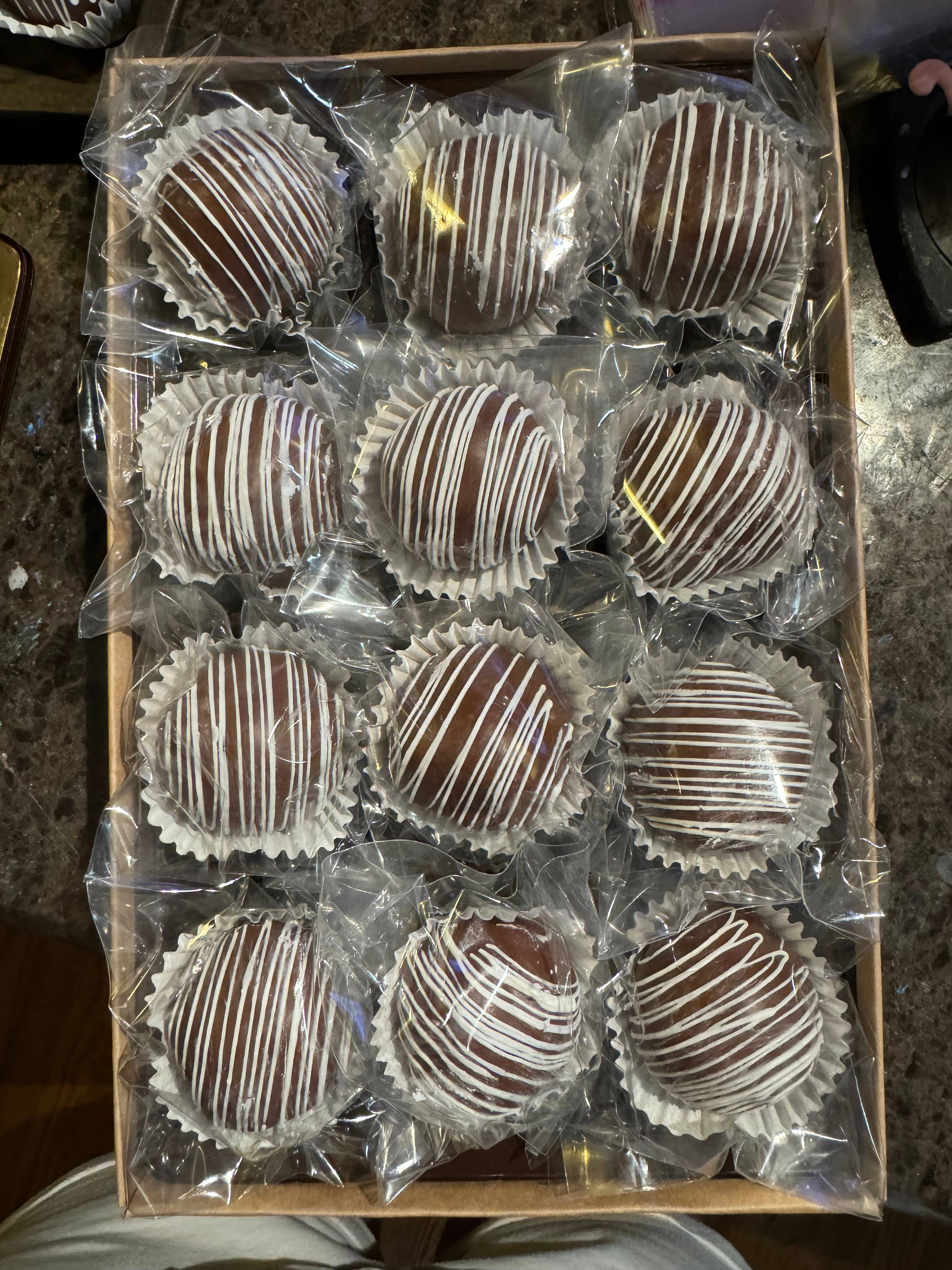 Frosted Cupcakery Bakery – Großhandel Süßigkeiten mit Schokoglasur – Erdbeer-Cake-Balls3