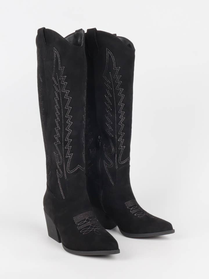 Embroidered western-style cowboy boots for wholesale by La Bottine Souriante