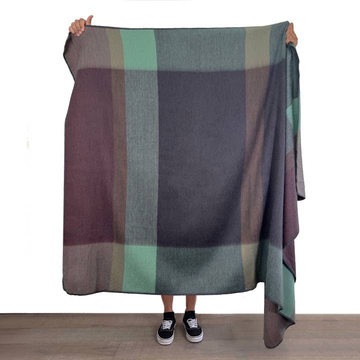 Shupaca Alpaca – wholesale Throw blanket – NEW! Alpaca Throw Blanket - Twilight2