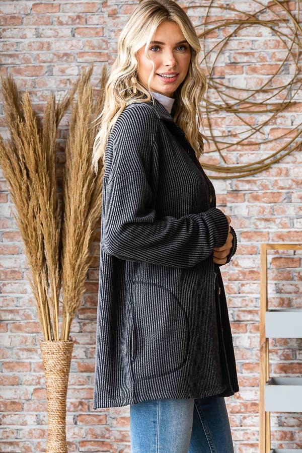 7th Ray – Großhandel Hemdjacke/Shacket – Damen – Solide Rippe Knopfleiste Seitentaschen Langarm Shacket T525635