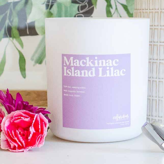 Mackinac Island Lilac - Candela di soia Double Wick da 13 oz per la vendita all'ingrosso da parte di Cellar Door Bath Supply Co.