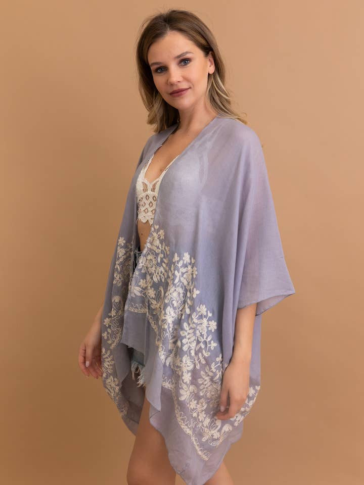 Leto Accessories - Vente Kimono – femme - Kimono brodé floral style bohème chic avec détails en points et pompons 🌼6