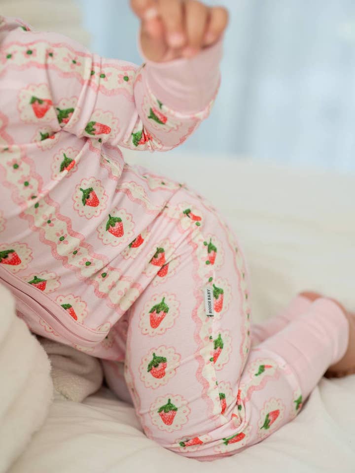 Boosh Baby - Wholesale Sleepsuit - Baby - Strawberry Stripe Zippy | Kids Convertible Zip-Up Romper PJ