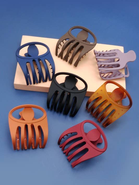 MATTE EYE HAIR CLAW CLIPS | 40H476 for wholesale by JOSSLYN by wall to wall