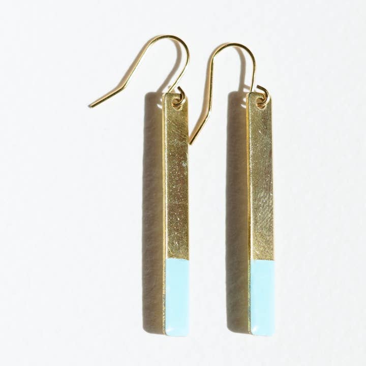 Boucles d'oreilles fines en or, laiton et émail turquoise pour la vente par Copper Bee