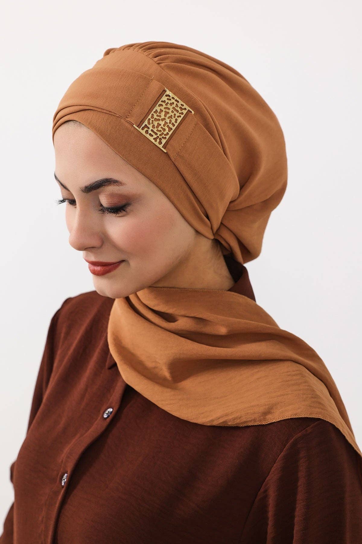 Aisha's Design – wholesale Hijab – Women’s – Modest Fashion Instant Aerobin Turban with Leopard Pattern Accessory, Pre-Tied Aerobin Hijab with Chic Metal Accessory,HT-11A59