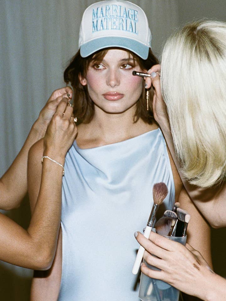 MARRIAGE MATERIAL™ TRUCKER (ETWAS BLAUES) für den Großhandel von BRIDEMERCH