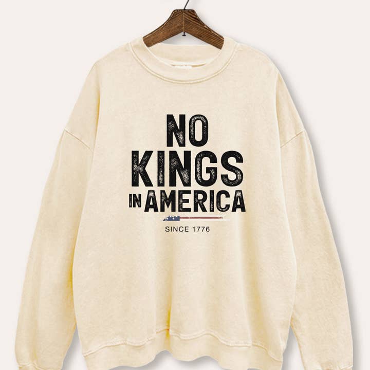 SWEATSHIRT GRAPHIQUE DÉLAVÉ MINÉRAL SANS ROIS EN AMÉRIQUE pour la vente par VINTAGE POINT USA