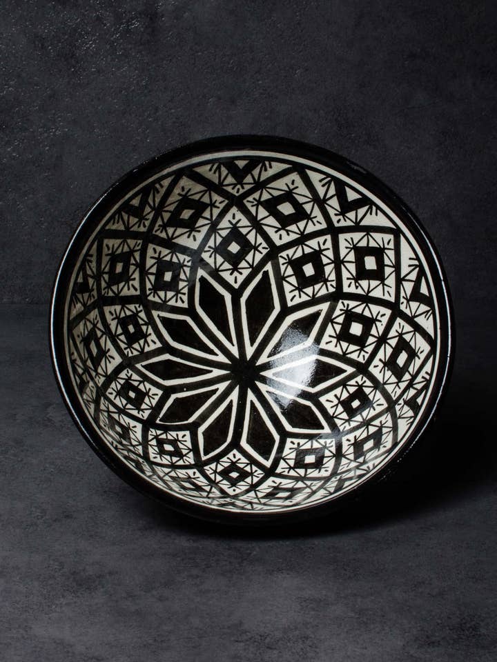 Vintage handgeschilderde geometrische Marokkaanse keramische kom voor wholesale door MAISON ATLAS