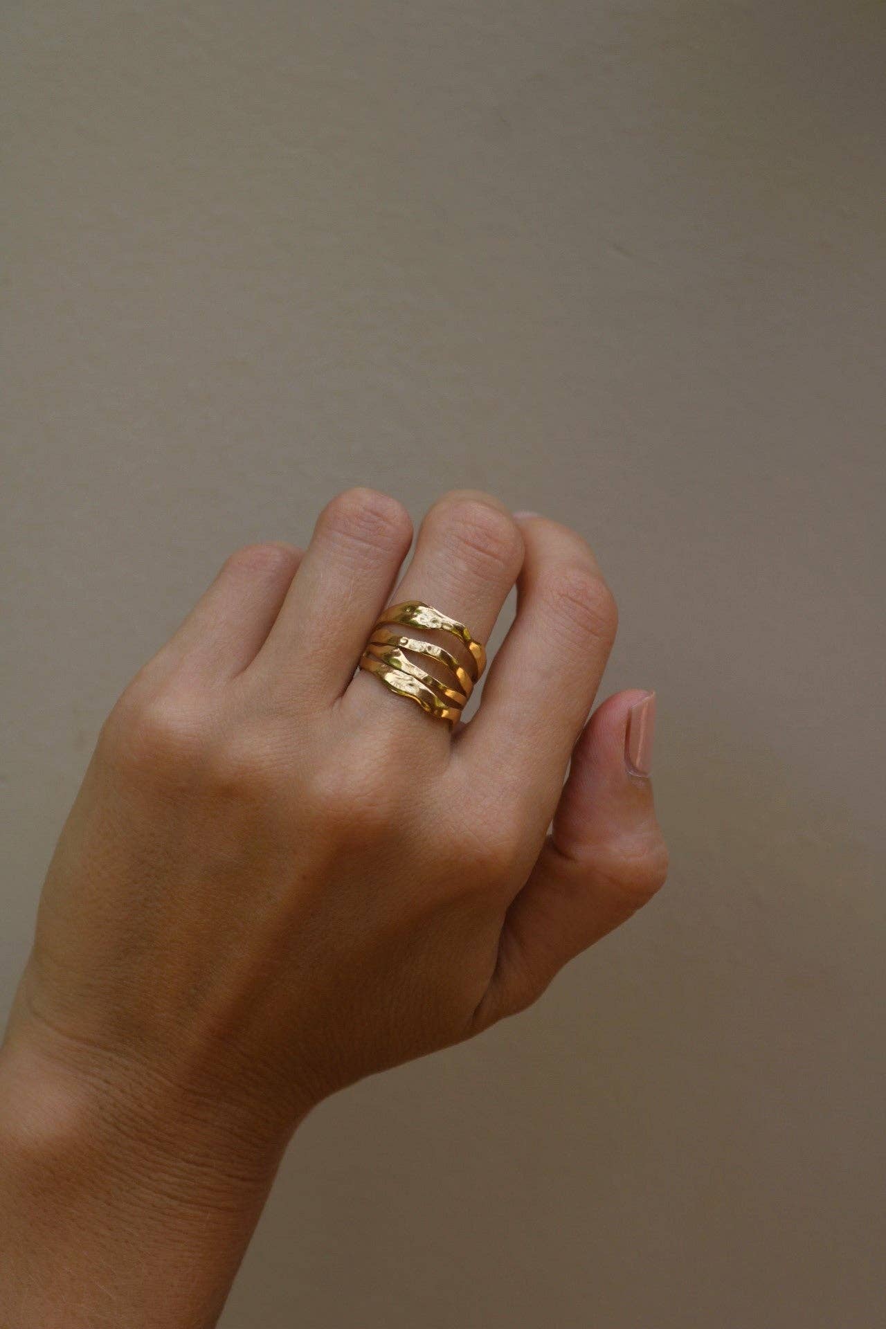 Positiva Jewelry – Großhandel Cocktail-/Statement-Ring – Wave Flow Ring4