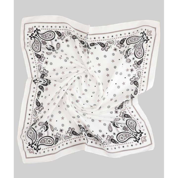 FOULARD CARRÉ IMPRIMÉ ÉTOILE SOYEUSE ET CACHEMIRE pour la vente par Girly