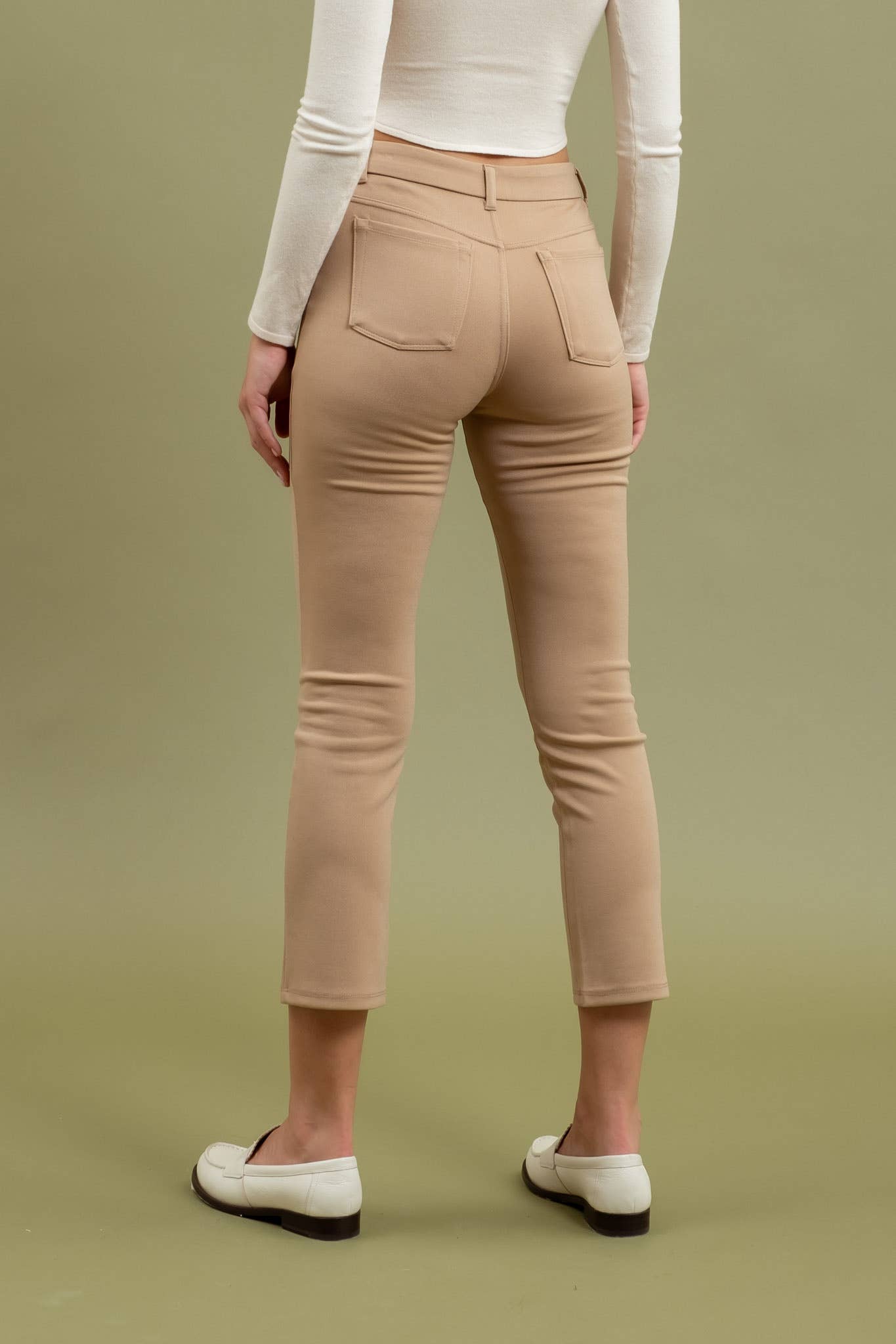 The Workshop Studio - Vente Pantalon – femme - PANTALON COURT TAILLE HAUTE À JAMBES DROITES10