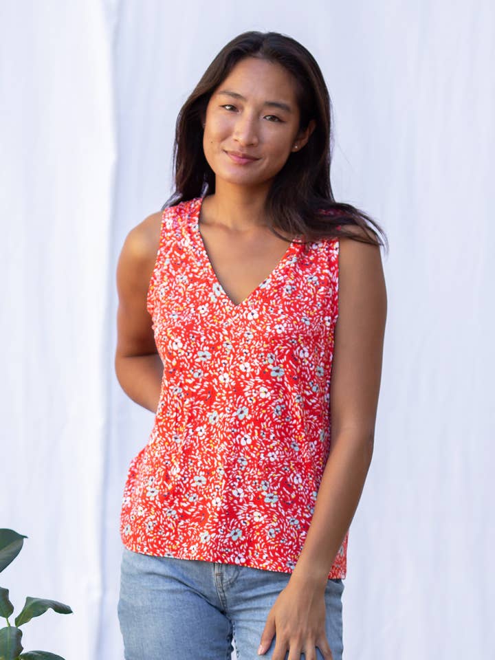 Tanque Nikki Decote em V (Vermelho Flor) por atacado de Ten Tomorrow