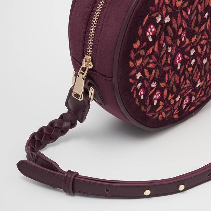 Fable England – Großhandel Umhängetasche - Damen – Magische Pilz bestickte runde Samttasche – US, UK & EU4