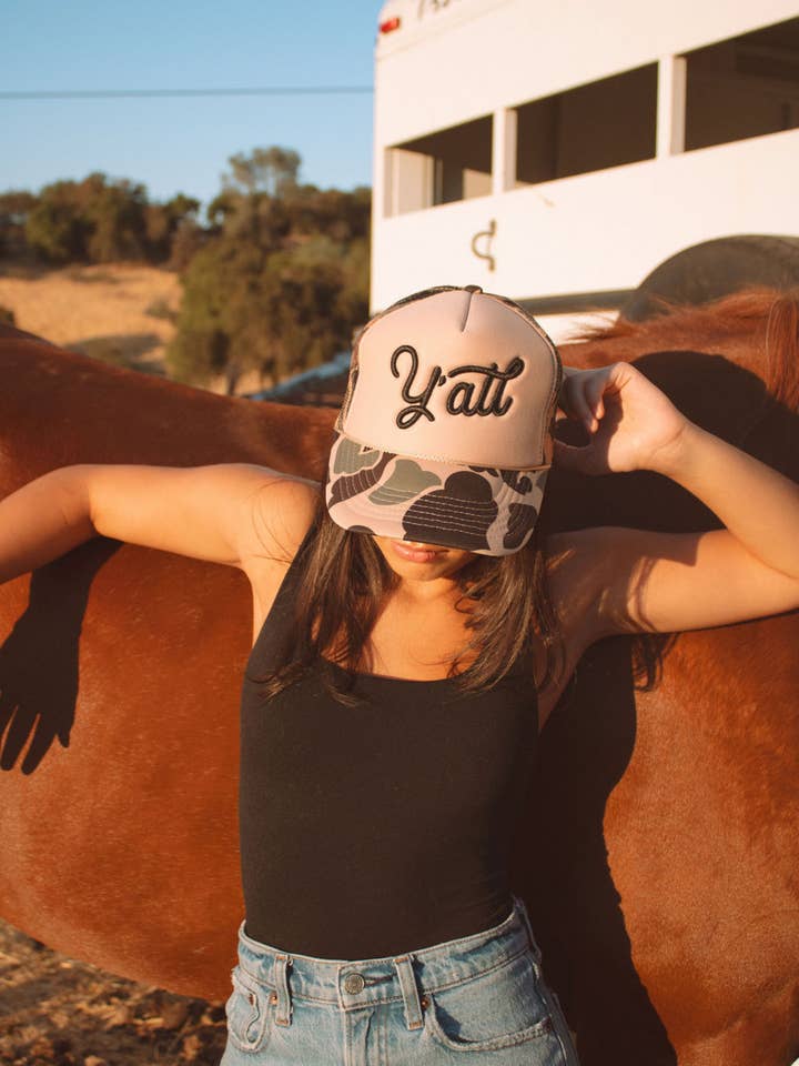 Y'all Broderet Kasket for engroshandel hos Wilder Made