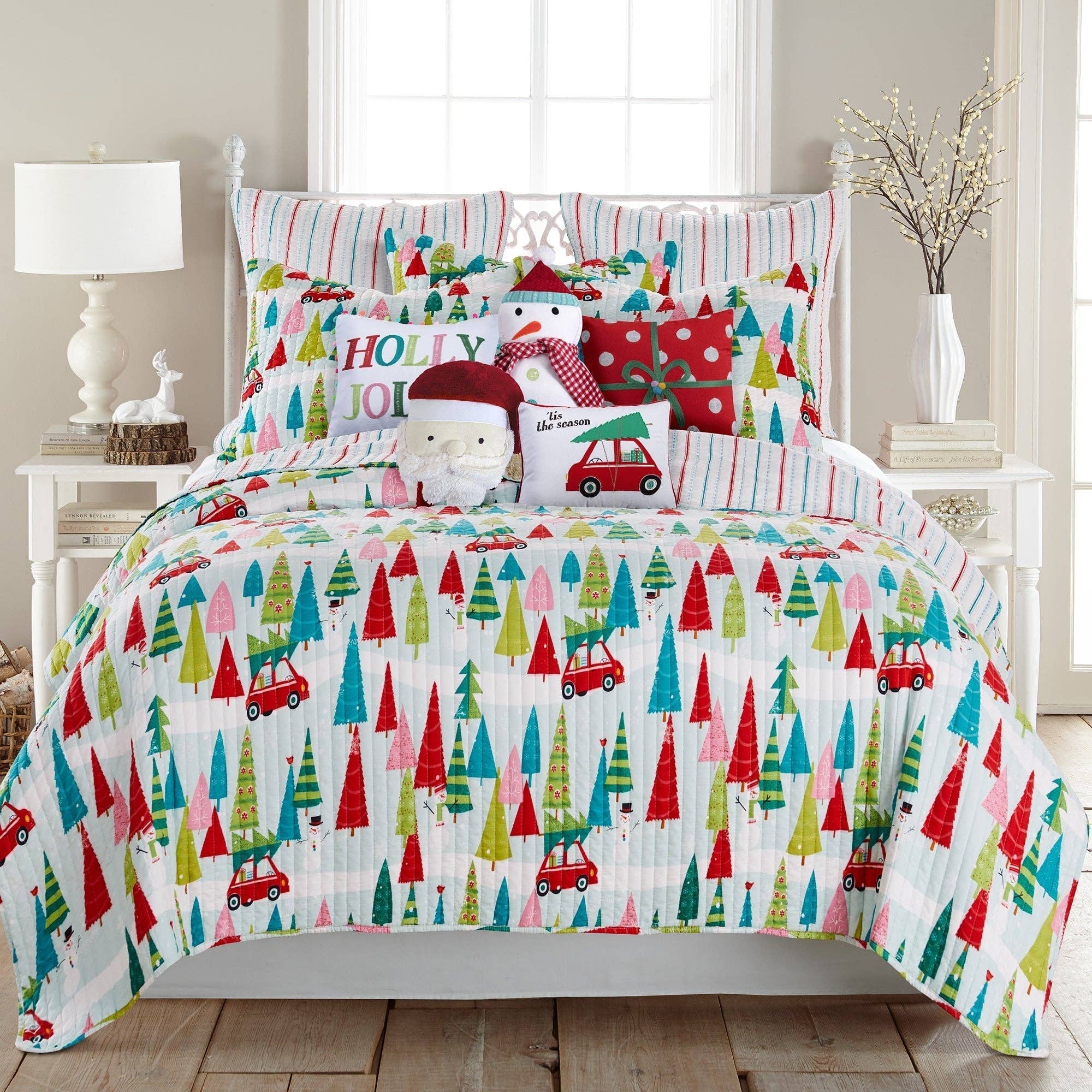 Multi Merry & Bright Holly Jolly Quilt for wholesale on Faire1