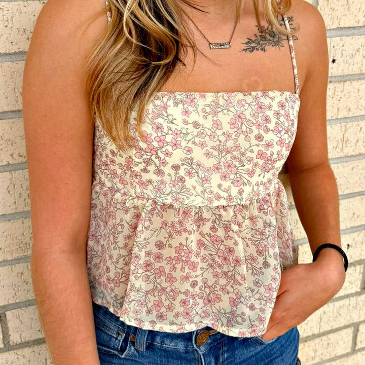 Haut imprimé printanier rose pour la vente par Gabriel Clothing Co