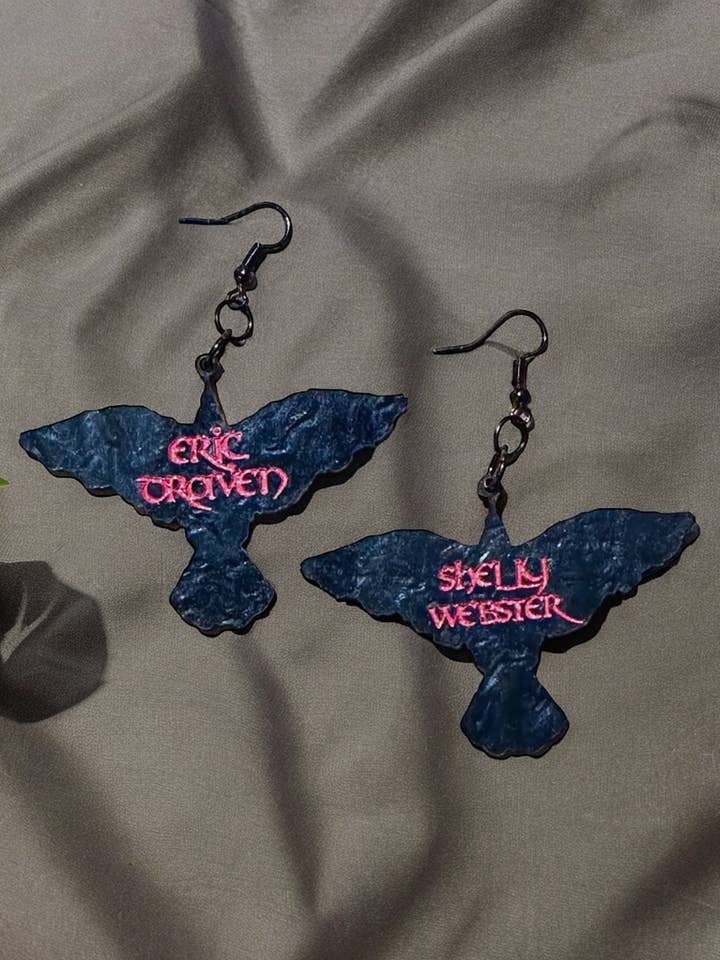 The Crow Movie Eric & Shelly akryl örhängen för wholesale av Luna Luma Design