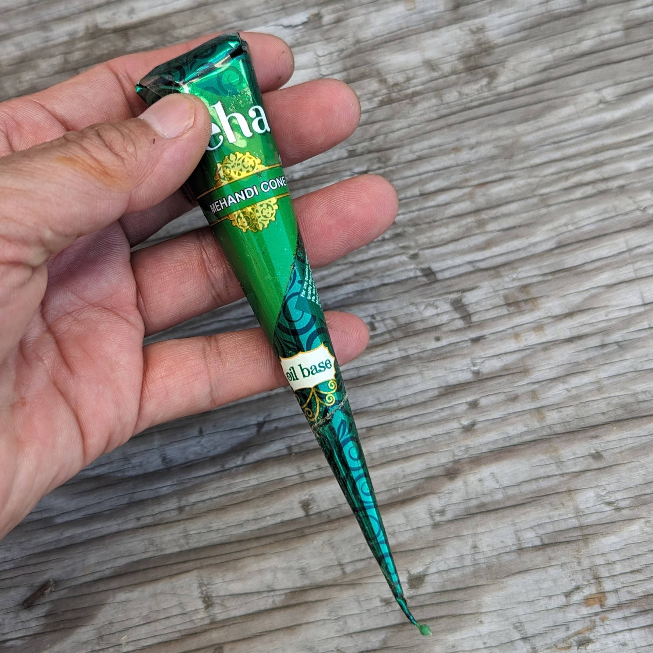 Tenzing Collections - Wholesale Body Glitter/Shimmer - 12 x 25 grams of organic henna cones, dark, ready to use.1