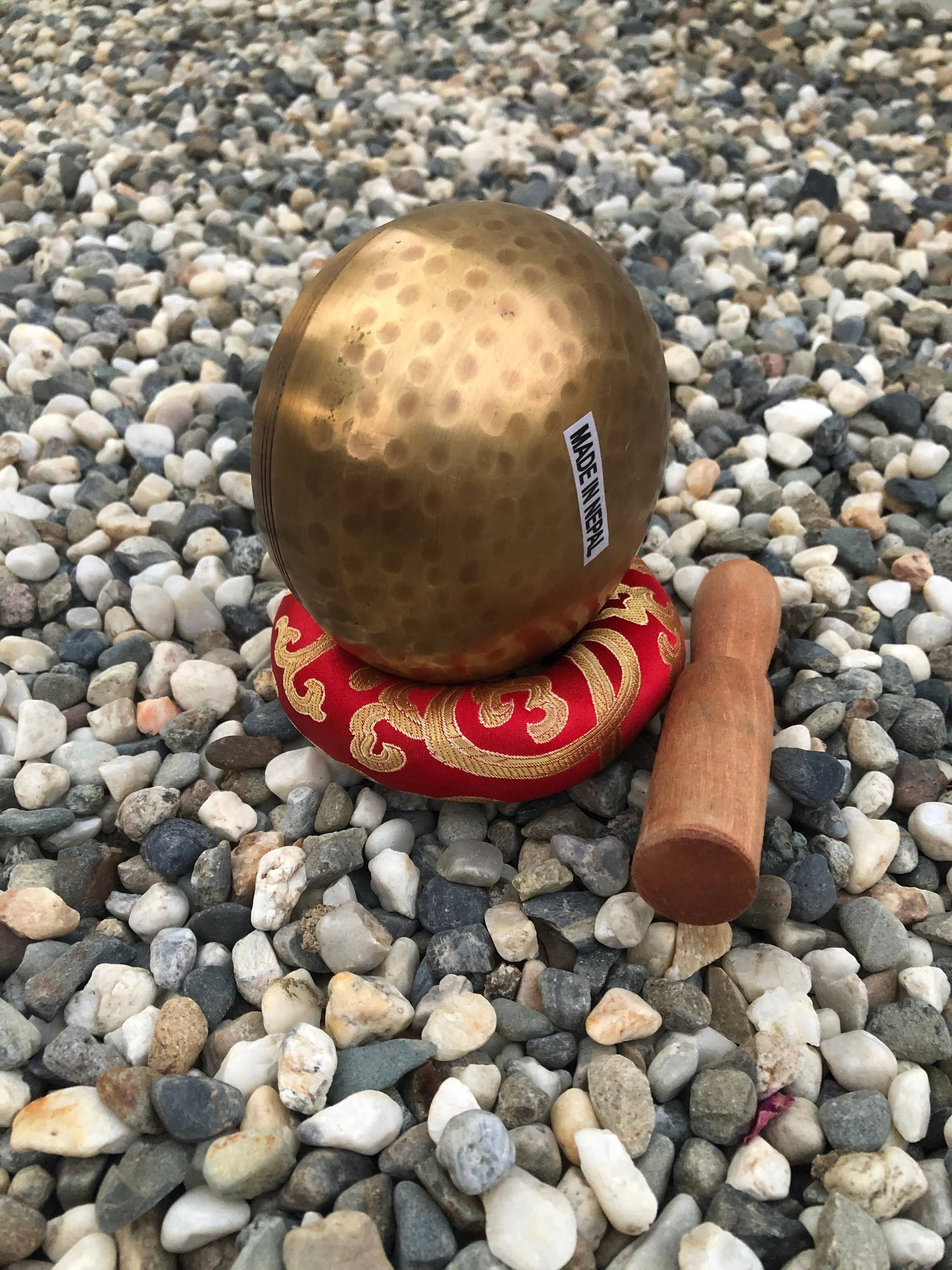 Like International – wholesale Meditation supplies – Himalayan Singing Bowl for Meditation & Stress Relief2