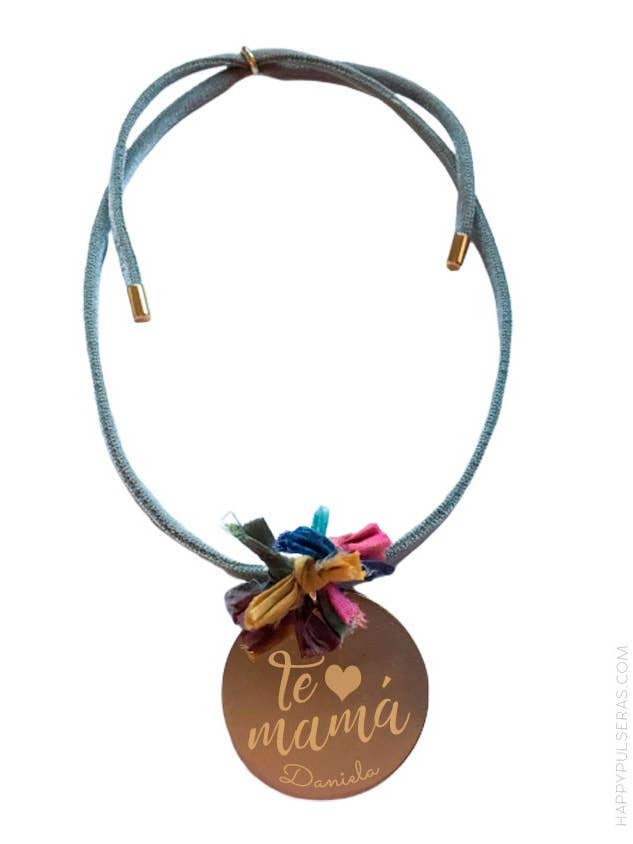 Collier : cordon, pompon en soie et médaille dorée, 40 mm, grappe. pour la vente par Happypulseras