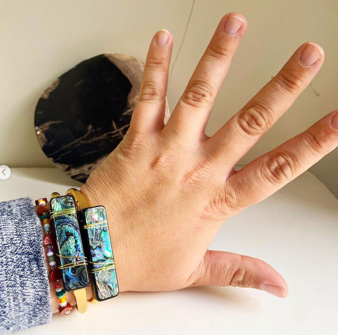 Etymology Jewelry - Vendita all'ingrosso Bracciale a polsino - Braccialetto con conchiglia di abalone, bracciale con cristalli1