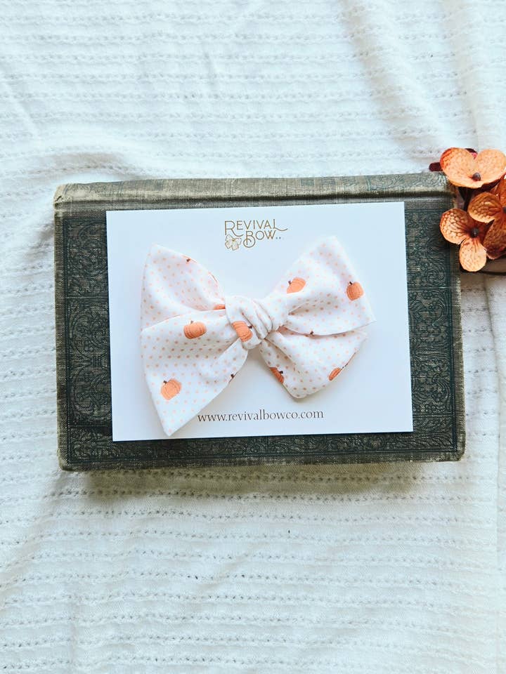 Lazo grande de tela en clip • Lunares de calabaza para venta al por mayor de Revival Bow Co.