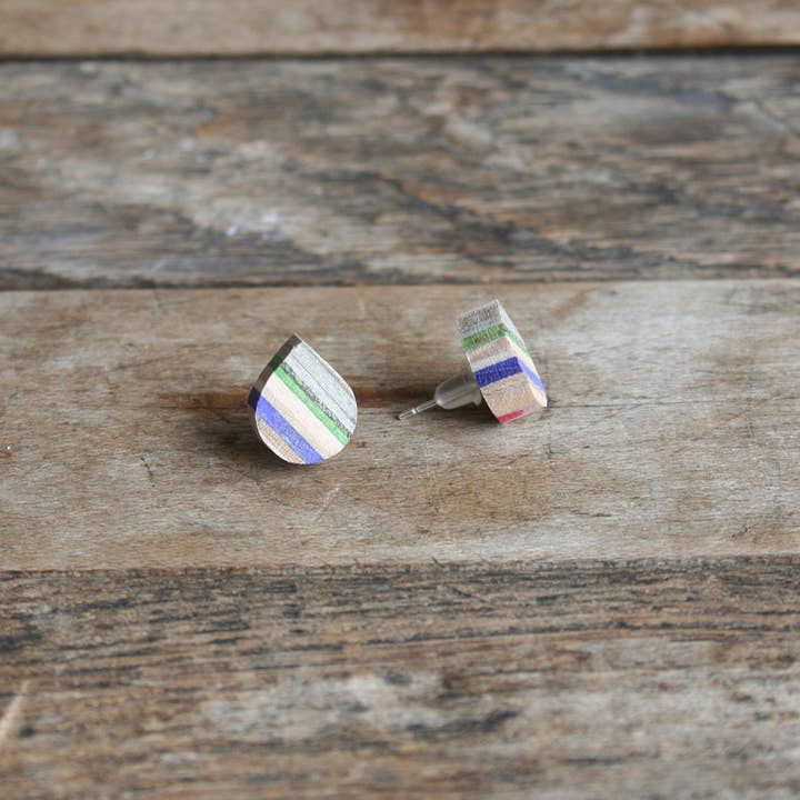 SKRP - Wholesale Knopjes/oorstekers - Oorbellen met druppelvormige studs van gerecycled skateboard2