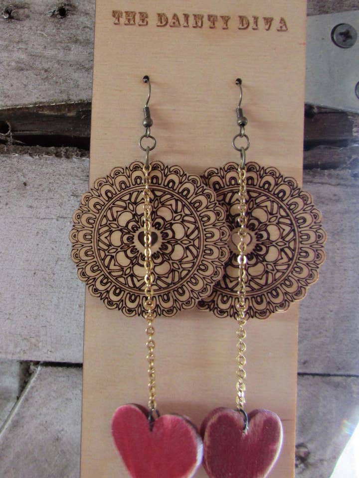 Boucles d'oreilles coeur Mandala pour la vente par The Dainty Diva Jewelry