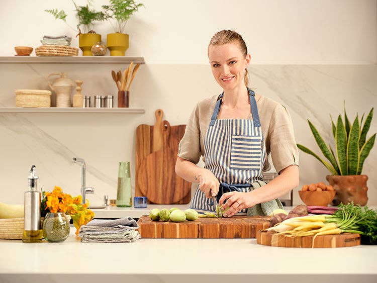 MEEMA - Wholesale Apron - Chef Apron with Pockets – Upcycled Cotton, Adjustable Fit15