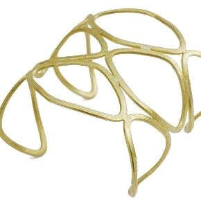 Manchette Bridgett pour la vente par SF BRAND INC