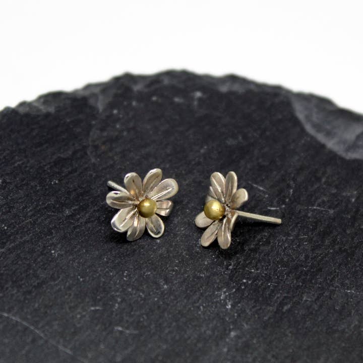 Plataica - Wholesale Stud/Post Earrings - Mini Daisy Earrings in 925 Silver and Brass3