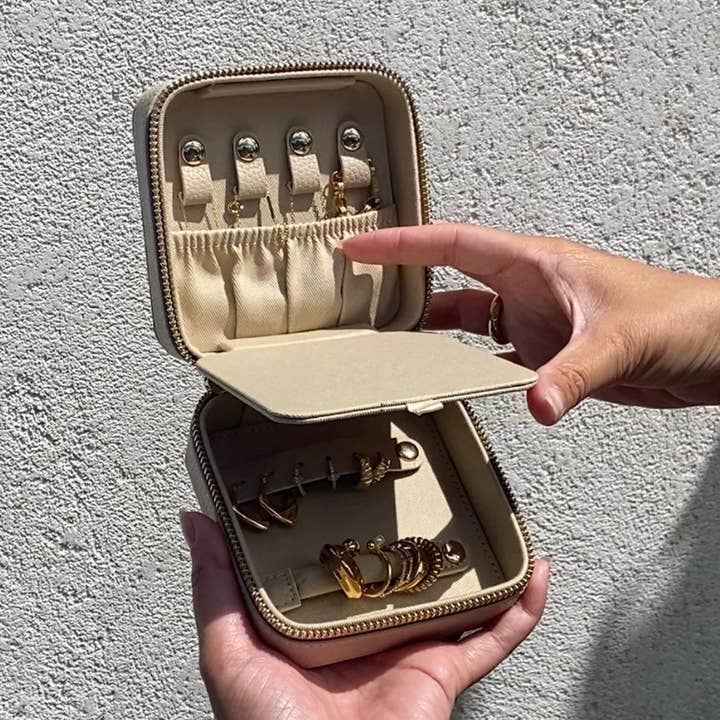 Love Me Knots Jewelry Case for wholesale by Love Me Knots Hawaii