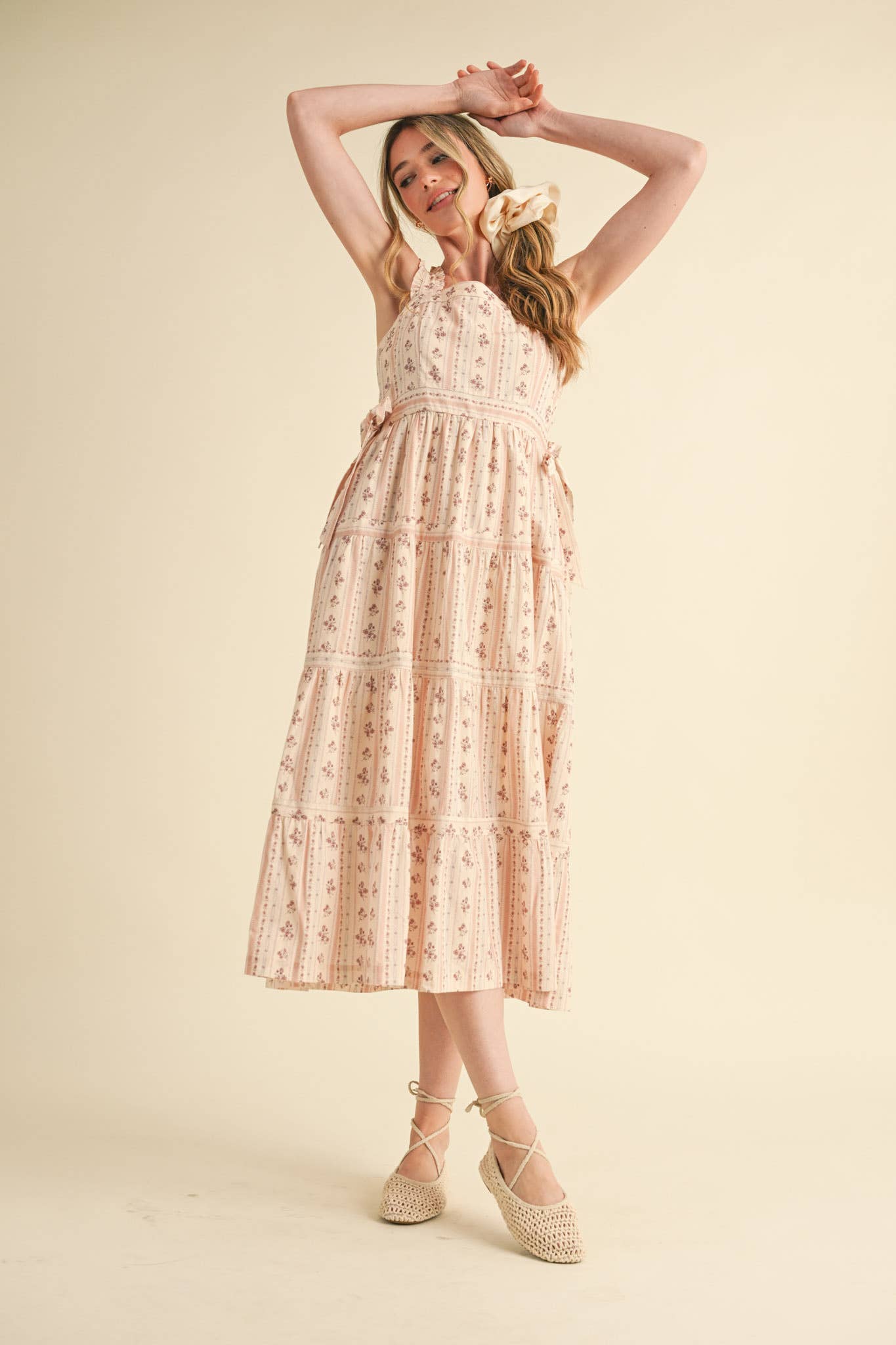 &MERCI - Wholesale Dress - Women's - RUFFLED STRAP FLORAL MIDI DRESS WITH SIDE TYING BOWS MDR358634