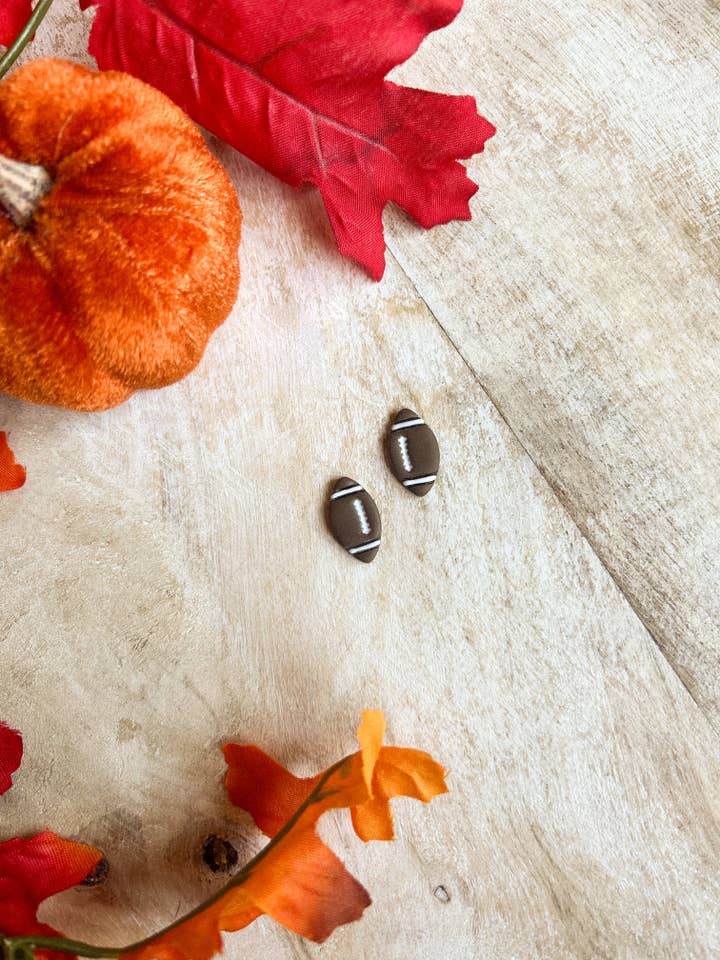 Clous de football pour la vente par hunterclayco | Polymer Clay Earrings