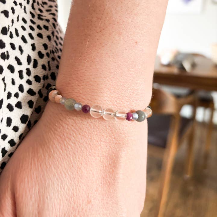 Bracelet Lion | Bracelet Charme en Cristal | Acier Inoxydable ou Doré | Réglable pour la vente par Rock This Way Crystal Shop