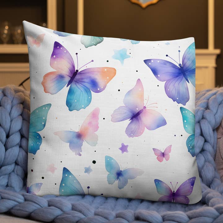 Coussin Premium Décoratif et Confortable des Amoureux des Papillons pour la vente par Grit with Grace, LLC