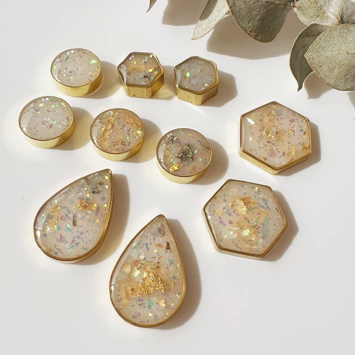 Bang Bang Bijoux – Engroshandel Ørestikkere – Mælkeglas Galaxy Studs: Opal