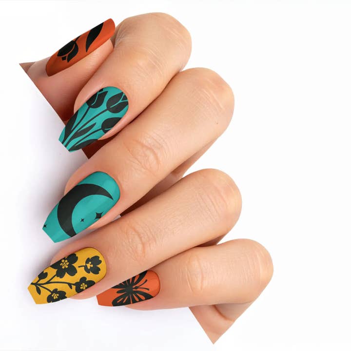 Unghie Finte Primaverili Nocturne Bloom Raven per la vendita all'ingrosso da parte di FYNE BODY