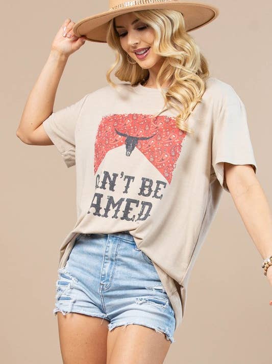 T-SHIRT BASICA CON GRAFICA WESTERN AV1205-NICOLE per la vendita all'ingrosso da parte di Avery