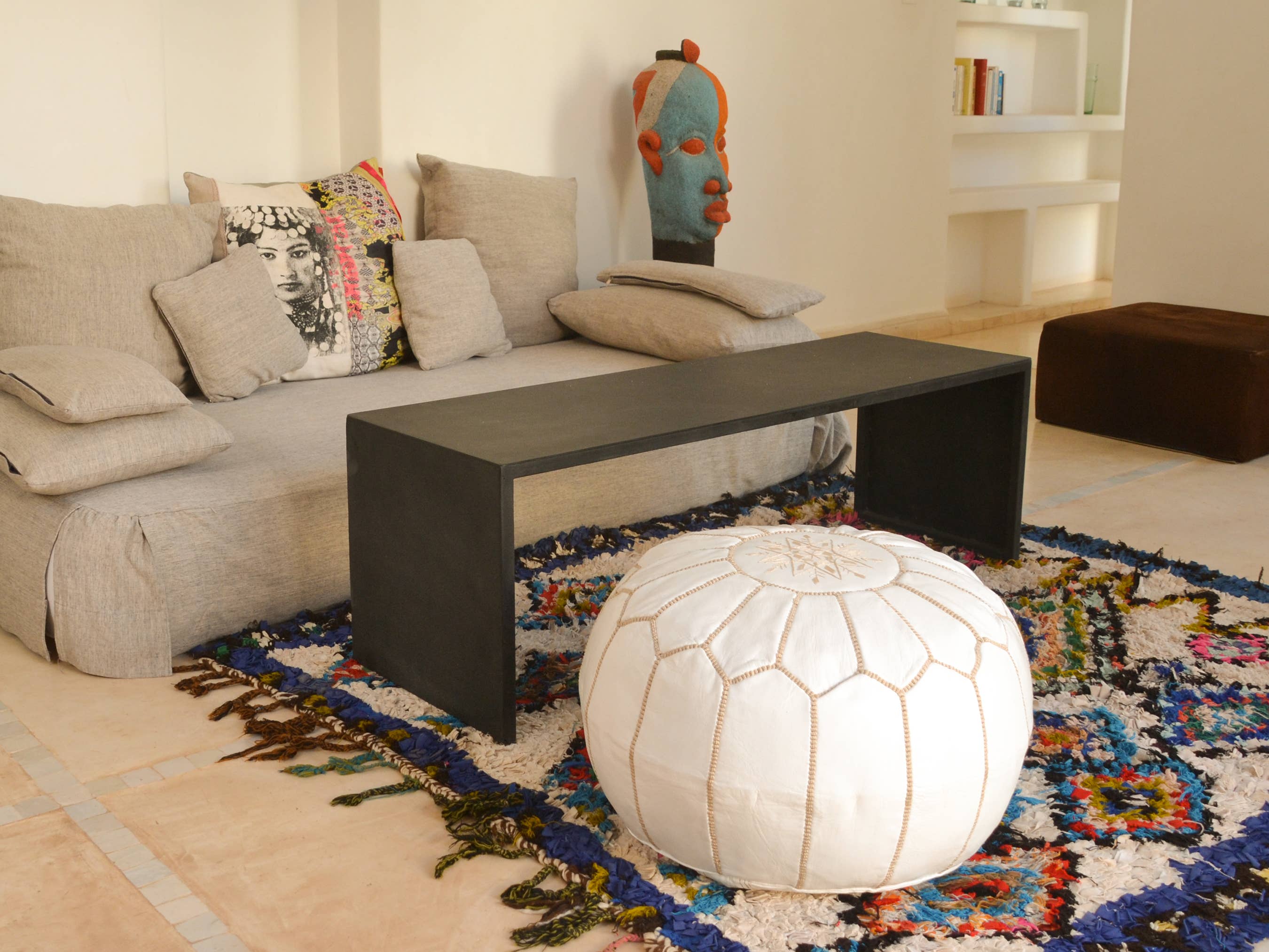 woolsouk ( We handle U.S. import procedures for you ) – Pufe por atacado – Pufe de couro marroquino - Pufe da sala de estar - branco não recheado1