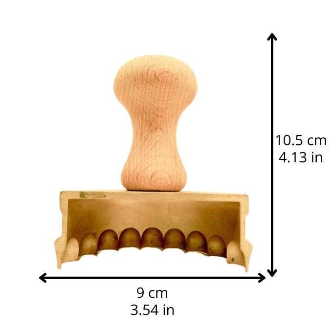 LA GONDOLA - Wholesale Kitchen Tool/Gadget - Ravioli Pasta Cutter Stamp Mezzaluna in Brass Wooden handle6
