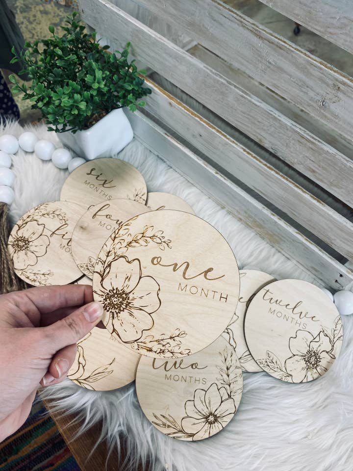 Hitos florales - redondo para venta al por mayor de Ashleys Designs Wholesale