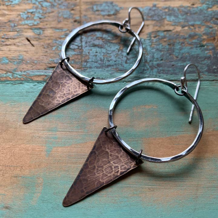 Boucles d'oreilles géométriques longues pour la vente par Jennifer Kahn Jewelry